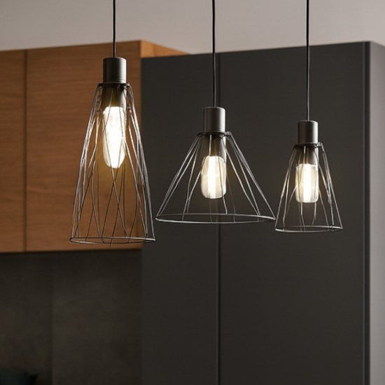 Lampadario per cucina lineare nero tre elementi diffusori a gabbia